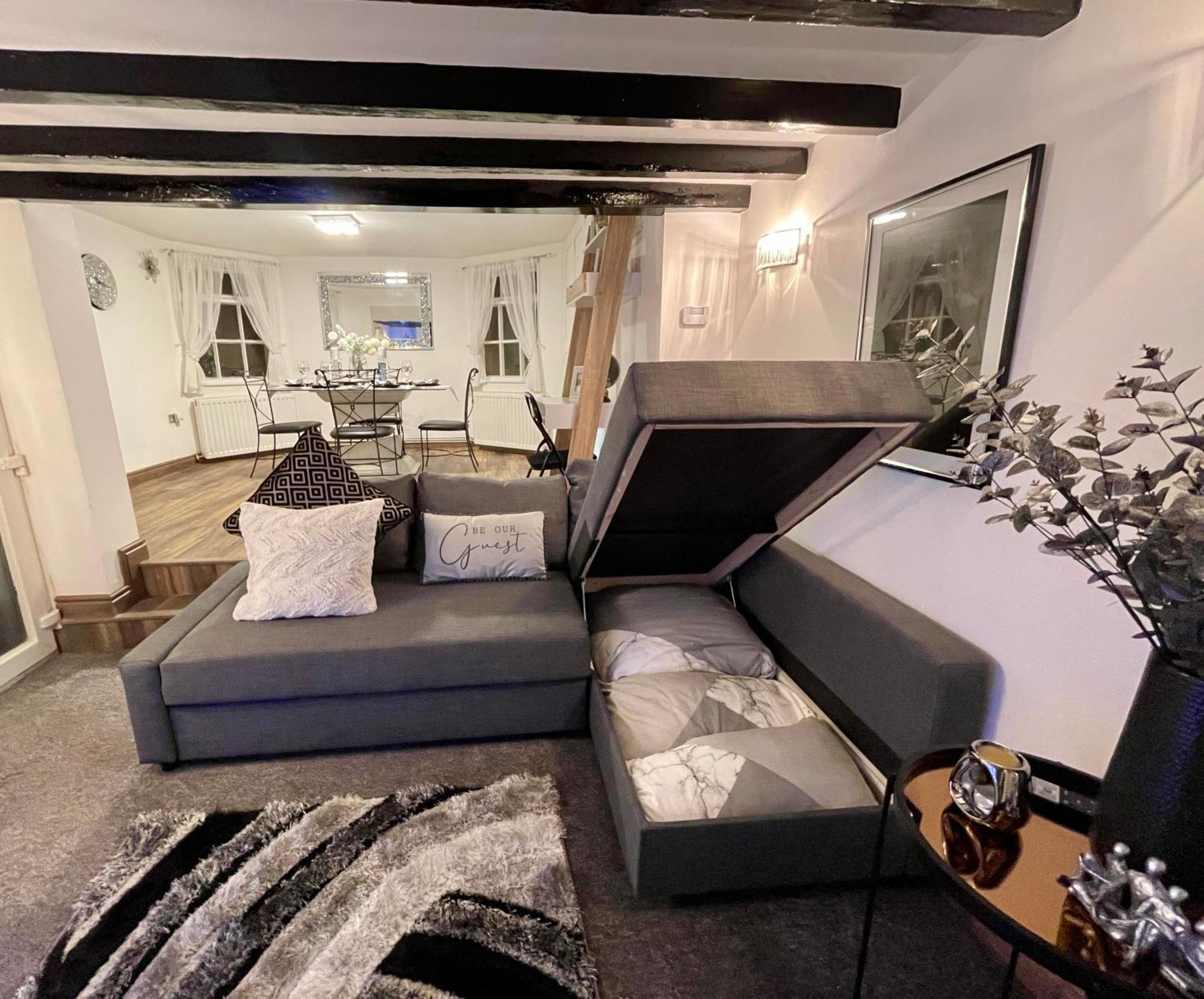 Tollgate House - Luxury Cozy Cottage - Huge Hot Tub - Alton Towers Cheadle  Extérieur photo