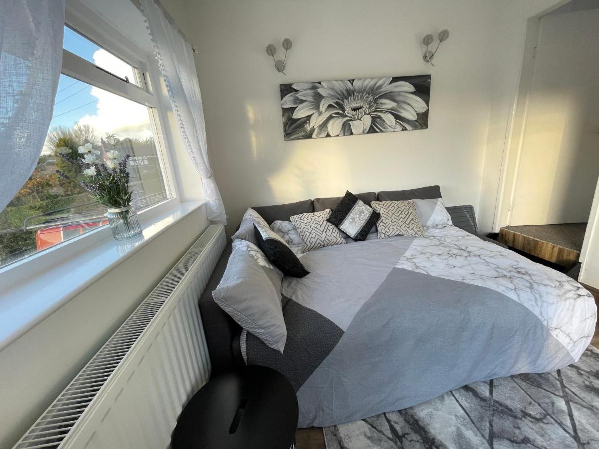 Tollgate House - Luxury Cozy Cottage - Huge Hot Tub - Alton Towers Cheadle  Extérieur photo