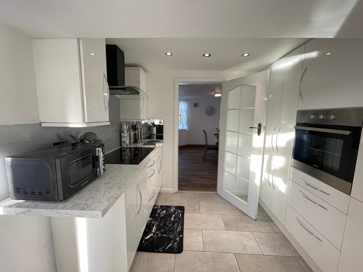 Tollgate House - Luxury Cozy Cottage - Huge Hot Tub - Alton Towers Cheadle  Extérieur photo