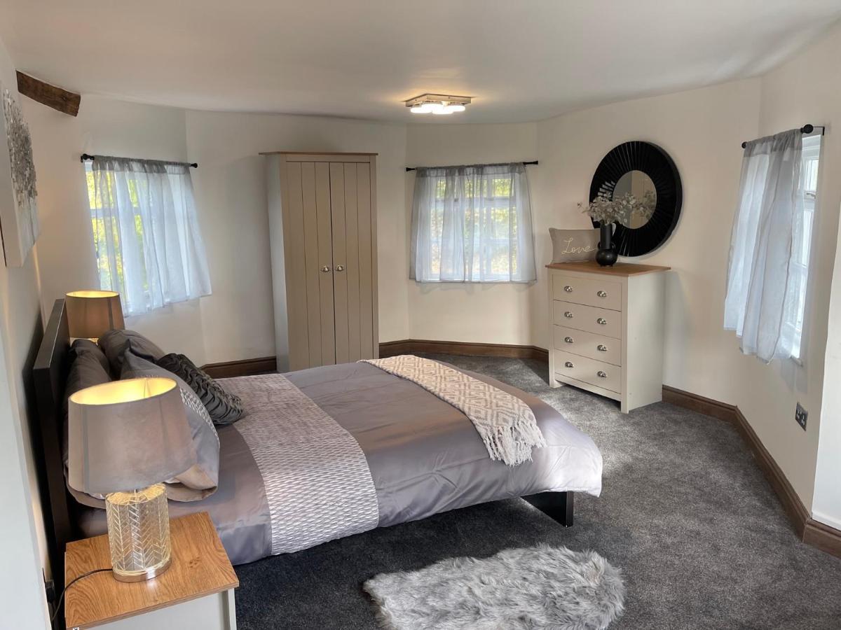Tollgate House - Luxury Cozy Cottage - Huge Hot Tub - Alton Towers Cheadle  Extérieur photo
