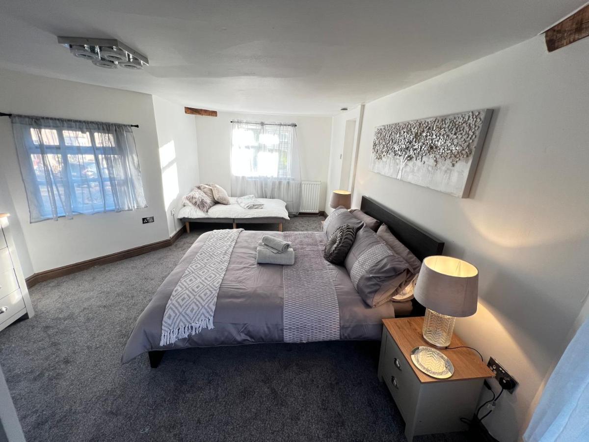 Tollgate House - Luxury Cozy Cottage - Huge Hot Tub - Alton Towers Cheadle  Extérieur photo