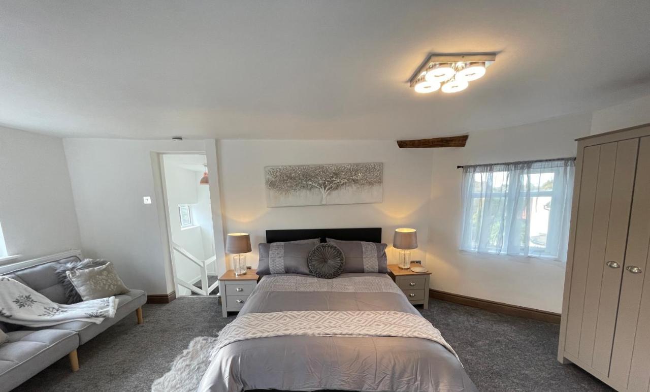 Tollgate House - Luxury Cozy Cottage - Huge Hot Tub - Alton Towers Cheadle  Extérieur photo