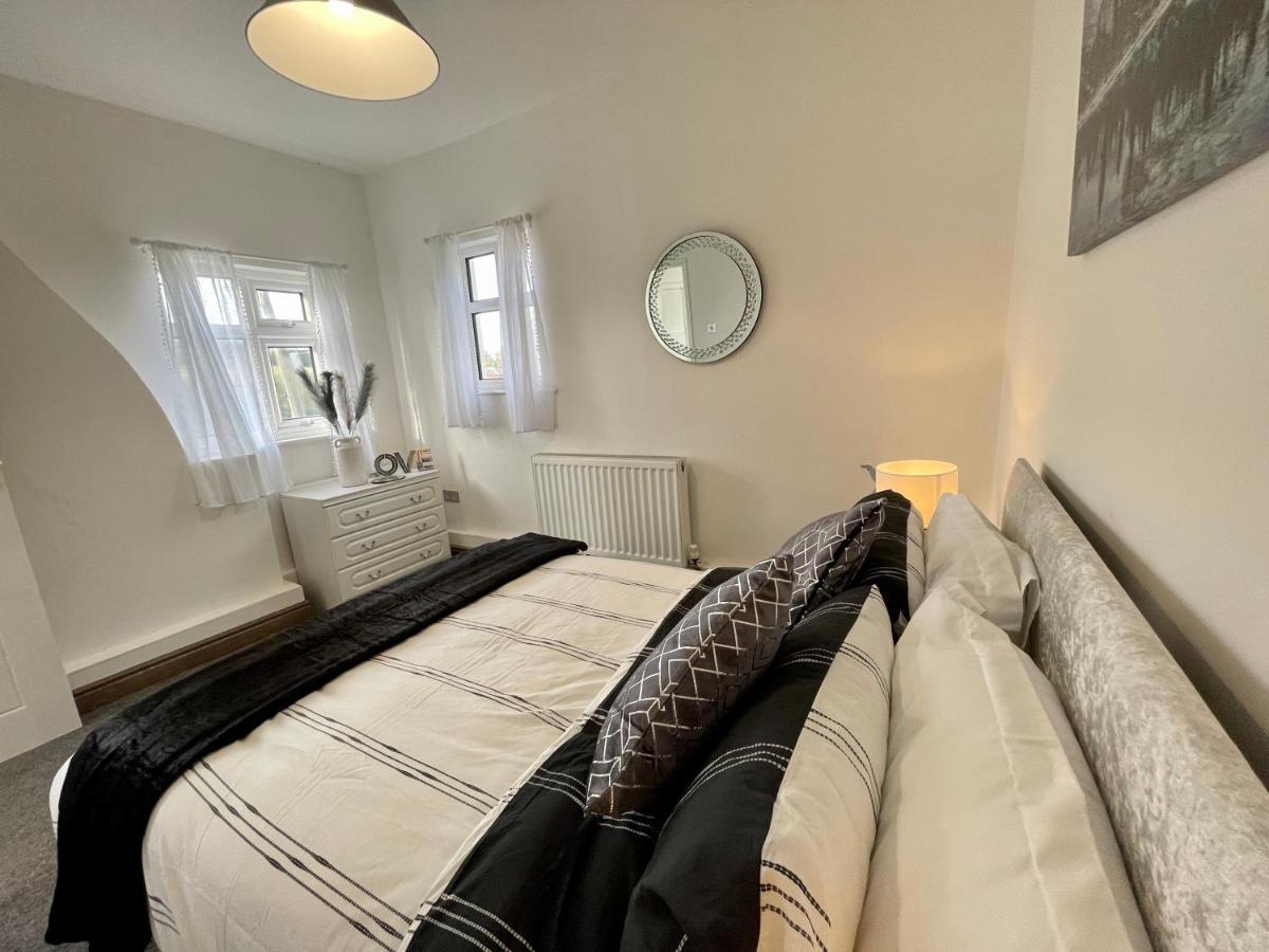 Tollgate House - Luxury Cozy Cottage - Huge Hot Tub - Alton Towers Cheadle  Extérieur photo