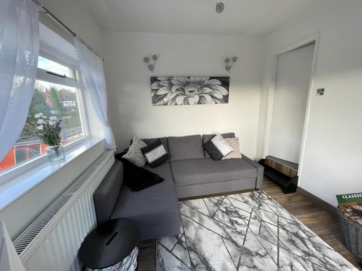 Tollgate House - Luxury Cozy Cottage - Huge Hot Tub - Alton Towers Cheadle  Extérieur photo
